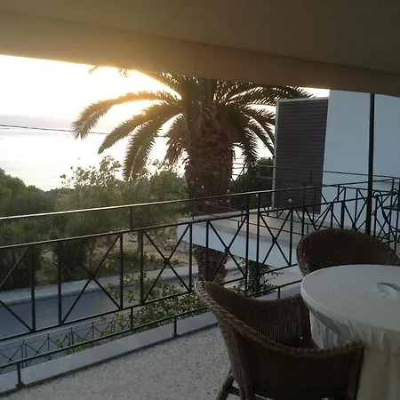 Otel Akrotiri 2*