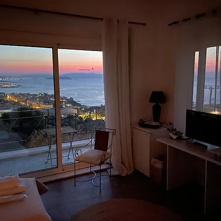 Akrotiri Otel 2*