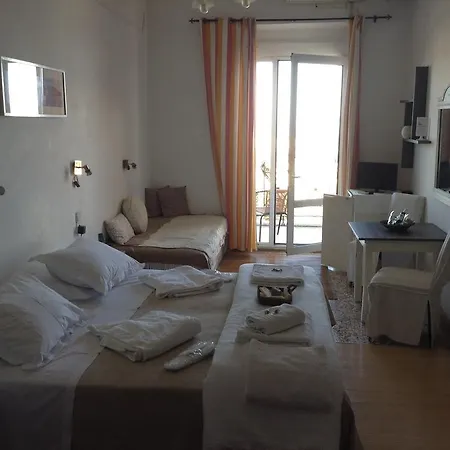 Otel Akrotiri 2*